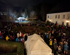 2025-12-23 Zpívání u stromu