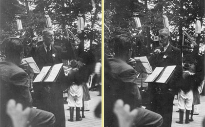 Rudolf Kordas řídí hudbu na dožínkové slavnosti dne 17. září 1947.