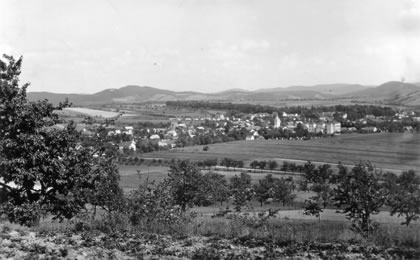 Pohled na Bludov z Učitelova kopce ve 30. letech
