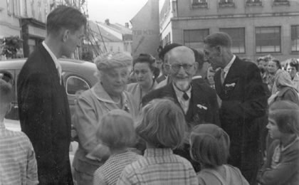 Rudolf Kordas dne 22.9.1956 v Jeseníku na svatbě Dr. Karla Langera a Evy Kroupové - učitleky v Lipové.