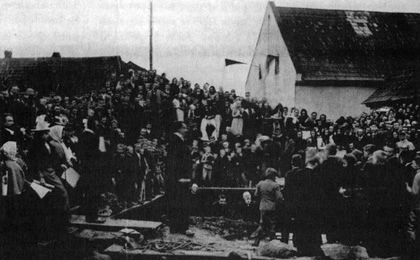 Svěcení základního kamene gymnázia v roce 1898.